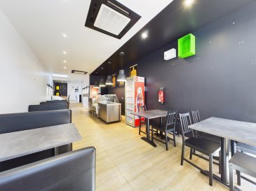 Pour tout renseignement contacter Bardia Allami :
- 621150966
- bardia.allami@remax.lu

RE/MAX SELECT, spécialiste de l'immobilier à Luxembourg-gare vous propose à la vente un très beau restaurant rénové et très bien placé. 
A côté de la Place de Paris, ce restaurant d'environ 100 m2 est sur une rue passante avec un fort potentiel qui peut accueillir facilement 50 personnes (équipement pour un service de 50 personnes inclus dans le prix), plus espace terrasse inclus pour 8 personnes.
Ce local possède une grande cuisine avec une hotte industrielle ainsi que frigo boissons.
Ce local possède aussi une cave de 22 m2 et salle de WC homme et femme.
Le local a un loyer de 6300 €/mois avec charges et TVA inclus.

Vous avez besoin d'informations supplémentaires, alors merci de nous contacter.

Commission à la charge de la partie venderesse.