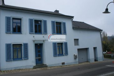 TOUT NOUVEAU PRIX !!! IMMO EXCELLENCE vous propose cette jolie maison bi-familiale d\'une surface habitable d\'environ 205 m2 ainsi que d\'une surface utile de 317 m2.<br><br>La maison se compose comme suit : Au rez-de-chaussée vous trouvez : Un hall d\'entrée ( 1.62 m2 ), une moderne cuisine équipée avec comptoir ( 11.82 m2 ), un living ( 9.43 m2 ), une salle-à-manger ( 8.69 m2 ), avec accès sur une terrasse ( 15.14 m2 ), un bureau ( 12.26 m2 ) avec accès sur la terrasse, un W.C. séparé ( 1.47 m2 ). Au 1er étage vous trouvez : Une salle-de-bains avec douche ( 10.07 m2 ), un bureau ( 7.98 m2 ), une chambre-à-coucher ( 15.04 m2 ), ainsi qu\'une deuxième chambre-à-coucher ( 12.43 m2 ). Au 2ème étage vous trouvez une grande pièces comprenant plusieurs rangements intégrés ( 26.98 m2 ). <br><br>La maison est reliée à un un deuxième bâtiment, une annexe, ceci au niveau du 1er étage. La bâtiment annexé comprend au sous-sol : Un hall d\'entrée ( 2.62 m2 ), un W.C. séparé ( 1.94 m2 ), une cuisine équipée ( 8.31 m2 ), un grand séjour ( 26.86 m2 ), avec accès sur la terrasse ainsi que le jardin. Au 1er étage de ce bâtiment annexé vous trouvez : Un hall avec armoire encastré ( 1.64 m2 ), une chambre-à-coucher ( 15.01 m2 ), une grande pièce ( 18.60 m2 ), ainsi qu\'une salle-de-douche ( 4.76 m2 ).<br><br>Le bâtiment comprend également un garage ( 20.79 m2 ), une buanderie ( 8.48 m2 ), une chaufferie ( 24.76 m2 ), un rangement en-dessous de la toiture ( 37.44 m2 ), un jardin ( 80 m2 ), une spacieuse cave à vins voûtée ( 45 m2 ),  ainsi que 4 emplacements extérieurs pour voitures.<br><br>Il existe plusieurs parlophones aux étages.<br><br>Les deux bâtiments ont chacun leur porte d\'entrée séparée. L\'immeuble pourra seulement être occupé par une famille. La commune n\'admet pas deux ménages différents à cette même adresse. Il existe aussi la possibilité d\'occuper l\'annexe en profession libérale. <br><br>Niederdonven est une section de la commune luxembourgeoise de Flaxweiler située dans le canton de Grevenmacher. <br><br>A proximité de toutes commodités ( Maison Relais, Ecole primaire, ....... ) et à seulement 20 minutes du centre-ville de Luxembourg.<br><br>A voir absolument !!!<br><br>