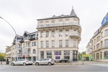 Appartement en vente à Mondorf-Les-Bains
En Exclusivité, RE/MAX, Spécialiste de l'immobilier à Mondorf-Les-Bains, vous propose un appartement de 65 m² dans une résidence charmante classée et rénovée en 2005, avec son hall d'entrée en marbre et plusieurs cabinets médicaux. Vous serez le(s) seul résident(s) de cette charmante résidence classée. 

L'appartement se situe au 3? étage et se compose d'un hall d'entrée, d'un séjour lumineux avec deux baies vitrées et d'un accès au balcon, d'une cuisine donnant sur le séjour, d'un hall de nuit, d'une salle de douche, d'une chambre, d'une cave privative de 9 m², d'un rétroprojecteur, d'un parlophone et d'un ascenseur. Ce magnifique appartement se trouve dans l'avenue principale de Mondorf-Les-Bains, proche de toutes les commodités.  

Frais d'agence RE/MAX : 3 % du prix de vente à la charge de la partie venderesse   TVA
