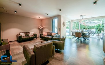 Maison contemporaine d'exception à Bettborn.
Confort, espace et sérénité.

Découvrez cette superbe maison contemporaine, construite avec des matériaux de qualité et pensée pour offrir un cadre de vie moderne, lumineux et convivial. Située dans un quartier résidentiel très calme de Bettborn (commune de Préizerdaul), elle est implantée sur un terrain de 3,91 ares.

Avec une surface totale d'environ 225 m², dont 200 m² habitables, cette propriété séduit par ses volumes généreux, ses finitions haut de gamme et ses prestations de qualité.

Le rez-de-chaussée offre un vaste hall d'entrée, un spacieux séjour avec salle à manger ouvert sur une cuisine entièrement équipée, avec accès direct à une belle terrasse de 32 m² et à un jardin d'environ 120 m², idéalement orientés. Un bureau (ou chambre), un WC séparé, un débarras, un garage ainsi que trois emplacements de parking extérieurs complètent ce niveau.

À l'étage, vous profiterez d'une élégante suite parentale avec dressing, salle de douche privative et accès à une magnifique terrasse de 40 m². Deux chambres supplémentaires et une grande salle de bains viennent compléter l'espace nuit.

La mansarde, aménagée en open space de 56 m², offre de nombreuses possibilités : salle de jeux, bureau, chambres supplémentaires ou espace détente. Un grenier isolé et aménagé complète cet étage.

Équipements de qualité :
-Climatisation dans toutes les pièces
-Chauffage au sol avec pompe à chaleur
-Triple vitrage et volets électriques
-Alarme avec caméras
-Adoucisseur d'eau
-Citerne de récupération d'eau de pluie (5.000 L)
-Pré-installation pour borne de recharge de véhicule électrique

Située dans un environnement paisible et verdoyant, cette maison est idéale pour les familles recherchant le calme sans renoncer à la proximité des principaux axes et des pôles d'emploi de l'ouest du Luxembourg.
A proximité de l'école,  de la maison relais, d'un super marché.

Une maison clé en main où confort, élégance et qualité de vie se rencontrent. À découvrir sans tarder !

Pour toute demande de visite ou informations complémentaires, n'hésitez pas à nous contacter au 265341 ou directement notre agent Mme VEIGAS au 621 505 621 ou par mail au cristina.veigas@cl-immo.lu

Les frais d'agence sont compris dans le prix de vente et à charge du vendeur.
