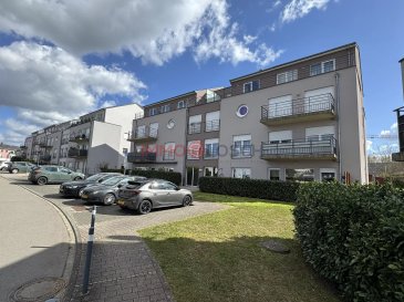 Immo Losch vous propose en vente ce spacieux appartement de 159 m² situé à Frisange, dans une résidence construite en 2008, au cœur d’un quartier calme et agréable.

Situé au 2e étage avec ascenseur, ce bien séduit immédiatement par ses volumes généreux et son agencement bien pensé, offrant un cadre de vie confortable et fonctionnel, idéal pour une famille ou pour toute personne recherchant de l’espace sans les contraintes d’une maison.

Dès l’entrée, un hall spacieux avec vestiaire intégré vous accueille et distribue les différentes pièces de vie. Vous y trouverez une première chambre, un WC séparé, ainsi qu’une grande cuisine individuelle, parfaite pour les amateurs de cuisine souhaitant conserver un espace distinct. Le séjour, particulièrement lumineux, offre de beaux volumes et se compose d’un espace salle à manger et d’un coin salon convivial. Depuis celui-ci, vous accédez à un balcon orienté plein sud, permettant de profiter pleinement de la lumière naturelle tout au long de la journée.

Un second hall mène à la partie nuit, plus intime, où se trouvent trois autres chambres à coucher, toutes spacieuses, dont l’une bénéficie d’un accès à un second balcon. Cet espace est complété par une salle de douche ainsi qu’une salle de bain, offrant un confort optimal pour une famille.

L’appartement dispose également d’un emplacement de parking intérieur et d’une cave, apportant des solutions de rangement et de stationnement appréciables au quotidien.

Situé à Frisange, ce bien bénéficie d’un environnement paisible tout en restant proche des commodités et des principaux axes, permettant de rejoindre facilement Luxembourg-Ville. La commune est appréciée pour sa qualité de vie et son accessibilité, ce qui en fait un choix idéal pour concilier tranquillité et proximité avec les centres urbains.

Cet appartement représente une opportunité rare pour ceux qui souhaitent bénéficier de grands espaces dans un cadre agréable, que ce soit pour une grande famille ou pour un changement de mode de vie vers un appartement sans compromis sur la surface.

Le bien est disponible de suite.

Pour plus d’informations ou pour organiser une visite, n’hésitez pas à contacter Immo Losch au +352 26 53 26 11 ou par e-mail à info@immolosch.lu.

 ---------- 
Immo Losch bietet Ihnen zum Verkauf diese geräumige Wohnung mit 159 m² in Frisange an, in einer 2008 erbauten Residenz, im Herzen eines ruhigen und angenehmen Viertels.

Lage im 2. Stock mit Aufzug, begeistert diese Immobilie sofort durch ihre großzügigen Volumen und gut durchdachte Anordnung, die einen komfortablen und funktionalen Lebensraum bietet, ideal für eine Familie oder jeden, der Raum ohne die Einschränkungen eines Hauses sucht.

Beim Betreten empfängt Sie eine geräumige Halle mit integrierter Garderobe und verteilt die verschiedenen Wohnräume. Dort finden Sie ein erstes Schlafzimmer, eine separate Toilette sowie eine große separate Küche, perfekt für Kochliebhaber, die einen eigenen Bereich behalten möchten. Das Wohnzimmer, besonders hell, bietet schöne Volumen und besteht aus einem Essbereich und einer gemütlichen Sitzecke. Von hier aus haben Sie Zugang zu einem nach Süden ausgerichteten Balkon, der es ermöglicht, das natürliche Licht den ganzen Tag über voll zu genießen.

Ein zweiter Flur führt zum Schlafbereich, der intimer ist, wo sich drei weitere Schlafzimmer befinden, alle geräumig, eines mit Zugang zu einem zweiten Balkon. Dieser Bereich wird ergänzt durch ein Duschbad sowie ein Badezimmer, das optimalen Komfort für eine Familie bietet.

Die Wohnung verfügt auch über einen internen Parkplatz und einen Keller, die praktische Stauraum- und Parklösungen im Alltag bieten.

Lage in Frisange, profitiert diese Immobilie von einer ruhigen Umgebung, bleibt aber nahe an den Annehmlichkeiten und Hauptverkehrsadern, was eine einfache Anbindung an Luxemburg-Stadt ermöglicht. Die Gemeinde wird für ihre Lebensqualität und Erreichbarkeit geschätzt, was sie zu einer idealen Wahl macht, um Ruhe und Nähe zu urbanen Zentren zu verbinden.

Diese Wohnung stellt eine seltene Gelegenheit dar für diejenigen, die große Räume in einem angenehmen Umfeld nutzen möchten, sei es für eine große Familie oder für einen Lebensstilorientierten Wechsel zu einer wohnungsbezogenen Lebensweise ohne Kompromisse bei der Fläche.

Die Immobilie ist sofort verfügbar.

Für weitere Informationen oder zur Organisation einer Besichtigung kontaktieren Sie bitte Immo Losch unter +352 26 53 26 11 oder per E-Mail an info@immolosch.lu.

 ---------- 
Immo Losch offers for sale this spacious 159 sqm apartment located in Frisange, in a residence built in 2008, in the heart of a quiet and pleasant neighborhood.

Located on the 2nd floor with elevator, this property immediately appeals with its generous volumes and well-thought-out layout, offering a comfortable and functional living environment, ideal for a family or anyone seeking space without the constraints of a house.

Upon entering, a spacious hall with integrated wardrobe welcomes you and distributes the various living rooms. You will find a first bedroom, a separate toilet, and a large individual kitchen, perfect for cooking enthusiasts who want to keep a separate space. The living room, particularly bright, offers beautiful volumes and consists of a dining area and a cozy lounge corner. From here, you have access to a south-facing balcony, allowing you to fully enjoy natural light throughout the day.

A second hall leads to the sleeping area, more private, where three other bedrooms are located, all spacious, one of which has access to a second balcony. This space is complemented by a shower room and a bathroom, providing optimal comfort for a family.

The apartment also has an indoor parking space and a cellar, providing storage and parking solutions appreciated daily.

Located in Frisange, this property benefits from a peaceful environment while remaining close to amenities and main roads, making it easy to reach Luxembourg City. The municipality is appreciated for its quality of life and accessibility, making it an ideal choice to combine tranquility and proximity to urban centers.

This apartment represents a rare opportunity for those looking to benefit from large spaces in a pleasant setting, whether for a large family or a lifestyle change towards an apartment without compromising on space.

The property is available immediately.

For more information or to schedule a visit, please contact Immo Losch at +352 26 53 26 11 or by email at info@immolosch.lu.