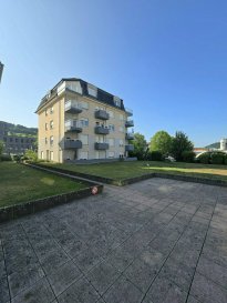 A VISITER !!!! 

Immo Nordstrooss vous propose un appartement charmant de +/- 87m2 à vendre à Ettelbruck. 
 
Ce beau appartement est composé comme suit:  
- 2 chambres à coucher lumineuse 
- une cuisine équipée 
- une grande pièce de vie donnant vers la balcon 
- une salle de bain  

De plus, une place de parking intérieure et une cave privative sont comprises dans le prix de vente.  L'appartement est au 3ème d'une résidence située à l'entrée d'Ettelbruck, directement accessible sans devoir traverser le centre-ville et proche d'un arrêt de bus. 
Non loin de l'appartement se trouvent également un fitness, une pompe à essence, une crèche ou encore des commerces. La gare d'Ettelbruck se trouve environs à 15 minutes à pied.  

Pour plus de renseignements ou une visite veuillez nous contacter au 691 850 805.  

Proposition de crédit/financement à taux compétitif d'une banque luxembourgeoise incluse dans nos services gratuit.