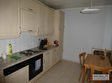 Appartement meublé rénové situé au rez de chaussée d\'un bâtiment à cinq unités, d\'une surface habitable de +/- 36 m2. 

Cet objet vous offre les suivantes options:
Cuisine équipée et coin repas
Chambre à coucher 
Salle de douche avec lavabo/WC
Accès garage commun pour vélo 
Cave commune
Accès jardin avec barbecue
 
Toutes les charges (100,- EUR) sont comprises (eau, chauffage, électricité)

Prix: 1100 euros + 100 euros de charges, soit 1200 euros/mois TTC

Caution: 2400,- EUR

Disponibilité: Libre 1er. mai 2020

Si vous êtes intéressé(e) par cet objet, Immo Casa est à votre entière disposition pour l\'organisation de votre visite. 

Contactez nous très vite ! Merci d\'avance. 

Nous sommes aussi disponibles pour visites le samedi selon la disponibilité des propriétaires. 

Pour d\'autres annonces non présentés sur ce site, visitez www.immocasa.lu

Nous recherchons en permanence pour la vente et pour la location des appartements, maisons, terrains à bâtir et projets autorisés pour clientèle existante. Achat éventuel par notre société.

N\'hésitez pas à nous contacter si vous avez un bien ou plusieurs pour la vente. Nos estimations sont gratuites.
Ref agence :1906576