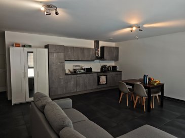 Découvrez ce superbe appartement à vendre situé dans le quartier prisé de Neudorf à Luxembourg. Proposé par WK IMMO PROMOTIONS sarl, ce bien présente une opportunité exceptionnelle dans un secteur recherché.

Détails de la propriété : Cet appartement moderne de 67 m², construit en 2018, dispose d'une chambre et d'une salle de douche, idéal pour un style de vie urbain. Profitez d'une cuisine ouverte équipée, parfaite pour préparer vos plats préférés tout en gardant un œil sur le salon. Vous bénéficiez également d'équipements tels qu'une salle de bain moderne, un parking couvert intérieur et une cave pour un rangement supplémentaire. En outre, une buanderie et un espace de stationnement pour vélos sont disponibles. L'exposition plein sud garantit une belle luminosité tout au long de la journée. Noté A en efficacité énergétique et équipé de chauffage au gaz, cet appartement allie confort moderne et efficacité environnementale.

Emplacement supplémentaire : 35 000€

Par ailleurs, Neudorf offre une atmosphere agréable et paisible tout en étant proche du centre-ville de Luxembourg. D'excellentes écoles sont à proximité, assurant une éducation de qualité pour les familles. Vous trouverez également divers magasins, restaurants et cafés pour vos besoins quotidiens et vos sorties. Pour les amateurs de nature, des parcs et des espaces de loisirs vous attendent, et un réseau de transport bien fourni vous permet de vous déplacer facilement dans la ville et au-delà. Des services de santé de qualité sont également facilement accessibles à distance raisonnable.

Ne manquez pas cette opportunité ! Planifiez une visite en nous contactant via le formulaire de contact ou par téléphone.  +352661213286 ou par mail : info@asm.lu