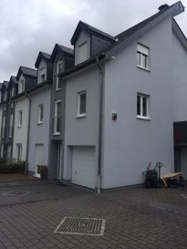 FIS Immobilière est fière de vous présenter une maison à Rodembourg de 260 m2.
La maison se trouvent dans une situation calme et agréable. La maison disposent des caractéristiques suivantes : *) Niveau 0 comprenant halle d'entre, un bureau, le local technique ainsi que le chauffage - buanderie et un garage *) Niveau 1 comprenant un grand living avec cuisine ouverte et une salle de bain *) Niveau 1 comprenant 3 chambres à coucher 1 salle de bain *) Niveau 2 comprenant une grande grenier de 25m2 a une hauteur de 2m la totalité en surface grenier c'est 52.78m2. On pourra profiter de 2 terrasses et d’un parking devant la maison. Pour des questions supplémentaires, n'hésitez pas de nous contacter au 00352/621278925