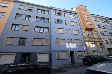 Luxembourg Limpertsberg, 25, avenue du Bois, à deux pas du tram, studio de 26 m2 au rez-de-chaussée comprenant : entrée, salle de douche avec WC, pièce principale, kitchenette, cave n. 2 au -1. Le studio a besoin d'être rénové. Libre de suite. Proche de toutes commodités. Contact et visites : Rosalba MAITRE, téléphone : 691 550 189 Email : rosalba@parkagence.lu