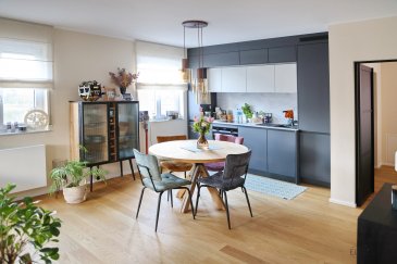 MONDERCANGE

Très bel appartement deux chambres à coucher dans une petite copropriété très bien entretenue à seulement quatre unités.

Dès l'entrée, un grand living ouvert avec sa belle cuisine équipée inondés de lumière naturelle apporte un aspect de bien être à la pièce de vie.

La grande chambre à coucher se positionne sur la façade arrière de la résidence.

Une seconde chambre pouvant servir de petite chambre pour un enfant ou d'un espace bureau est pourvue d'une belle verrière style parisienne qui donne vue sur le salon

Une salle d'eau entièrement équipée avec douche, WC et un évier sont accessibles par le hall de nuit de l'appartement.

Une cave et un grand garage ainsi qu'un emplacement réservé à la buanderie complètent l'appartement.

Pour toutes questions ou demandes d'informations, n'hésitez pas à nous contacter, nous serons toujours à votre service.

Agence ELSA'HOME à votre écoute pour la concrétisation de vos projets en toute confiance.

---------------------------------------------------------------------

MONDERCANGE

Beautiful two-bedroom apartment in a small, well-maintained building with only four units.

Upon entering, a large open-plan living room with a beautiful, fully equipped kitchen, flooded with natural light, creates a welcoming atmosphere.

The master bedroom is located at the rear of the building.

A second bedroom, which could serve as a small bedroom for a child or a home office, features a lovely Parisian-style glass partition overlooking the living room.

A fully equipped bathroom with a shower, toilet, and sink is accessible from the apartment's hallway.

A cellar, a large garage, and a dedicated laundry area complete the apartment.

For any questions or inquiries, please do not hesitate to contact us; we are always at your service.

ELSA'HOME Agency is here to help you realize your real estate projects with complete confidence.