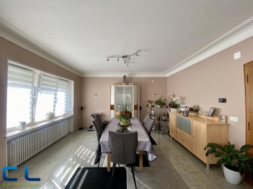 À vendre : Charmante maison unifamiliale à Bettembourg.

Découvrez cette magnifique maison unifamiliale située dans un quartier résidentiel paisible de Bettembourg, à proximité immédiate des écoles et des commodités.
 Sur un terrain de 3.17ares,  avec une surface total de 245m2 dont environs  170m2 habitables.
Elle se compose comme suit: 
Rdch: un grand hall, un wc. séparé, un grand living et une cuisine équipée donnant accès sur la terrasse et le jardin. 
Etage: trois chambres à coucher, une salle de douche.
Mansarde: à rénover, une grande chambre, un espace de rangement, un grenier.
Cette superficie peut être aménagée en 2-3 pièces et avec salle de bain.

Elle dispose également d'un sous sols avec un garage,  une cave, un espace de rangement supplémentaire ainsi que d'une salle de douche.

Cette propriété spacieuse offre un cadre de vie et praticité idéal pour les familles, avec un jardin ensoleillé parfait pour les enfants et les activités en plein air.

Profitez de la tranquillité de la vie en banlieue tout en étant à quelques minutes en voiture de Luxembourg-ville, grâce à d'excellents accès routiers et transports en publique.

Disponible à convenir. 
CPE en cour de réalisation.

Les frais d'agence sont inclus dans le prix de vente et sont à charge du vendeur. 
Pour toute demande de visite ou informations complémentaires, n'hésitez pas à nous contacter au 265341 ou directement notre agent Mme VEIGAS au 621 505 621 ou par mail au cristina.veigas@cl-immo.lu