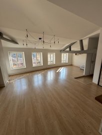 GL PROMOTION vous propose à la vente:

Un Appartement loué, idéal investissement locatif

Opportunité pour investisseur !

Situé dans un secteur recherché, cet appartement actuellement loué constitue un placement sécurisé avec revenus locatifs immédiats.

Le bien se compose de :

3 pièces
Surface de 100 m²

Séjour lumineux ouvert sur une cuisine équipée et avec un accès à la terrasse et au jardin privatifs
2 chambres
1 Salle de bains
1 WC séparé 

Informations locatives :

Appartement vendu avec locataire en place
Loyer mensuel : 800€
Charges : 20 €/mensuels
Bail en cours jusqu'au  15/03/28
Locataire sérieux et à jour de ses loyers

Les atouts :
Revenus locatifs immédiats
Aucun travaux à prévoir / faibles charges
Secteur attractif
Bonne rentabilité locative
Gestion simple et sécurisée

Nous sommes à votre disposition pour plus d'informations ou organiser une visite.
