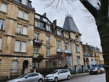 BELARDIMMO vous propose en exclusivité à la vente un appartement à Metz-Centre, sur l'avenue la plus prestigieuse de Metz, c'est à dire l'avenue Foch.

Il s'agit d'un appartement d'une surface de 58 m², qui est actuellement utilisé en tant que cabinet pour une profession libérale.

Le bien se compose actuellement ainsi :

- 2 cabinets et 2 salles d'attentes qui peuvent être utilisés comme chambres à coucher et salon / salle à manger 
- 1 cuisine
- 2 WC séparés

Il a été entièrement rénové avec goût;  les planchers sont en parquet massif; les menuiseries intérieures ont étés entièrement refaite.
Il s'agit d'un logement économe (C) avec faible émission de GES (A).

La disponibilité est prévue pour juillet 2020. 

Pour toutes informations complémentaires veuillez vous adresser à Monsieur PACI au  352 661572502.





    
Ref agence :JP171