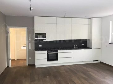 Spacieux appartement avec terrasse hors norme de 45 m2, belles finitions et situation idéale à proximité du centre de Mersch, de la gare, du parc communal, commerces, grands axes routiers mais à l'arrière calme de l'immeuble.

Descriptif: 

Rez-de-chaussée: hall d'entrée avec armoire encastrée, salon et cuisine équipée ouverte, grande terrasse, 2 chambres dont une avec accès à la terrasse, salle de douches avec douche italienne et toilette, toilette séparée. 

Sous-sol: parking intérieur avec cave adjacente, buanderie commune, local à vélos. 

 ---------- 
Geräumige Wohnung mit einer außergewöhnlichen Terrasse von 45 m2, schöner Ausstattung und idealer Lage in der Nähe des Zentrums von Mersch, des Bahnhofs, des Gemeindeparks, der Geschäfte, der großen Straßenachsen, aber im ruhigen hinteren Teil des Gebäudes.

Beschreibung:

Erdgeschoss: Eingangshalle mit Einbauschrank, Wohnzimmer und offene Einbauküche, große Terrasse, 2 Schlafzimmer, eines davon mit Zugang zur Terrasse, Duschraum mit italienischer Dusche und Toilette, separate Toilette.

Untergeschoss: Innenparkplatz mit angrenzendem Keller, Gemeinschaftswaschküche, Fahrradraum. 

 ---------- 
Spacious apartment with exceptional 45 m2 terrace, beautifully finished and ideally located close to the center of Mersch, train station, municipal park, shops and main roads, but at the quiet rear of the building.

Details:

First floor: entrance hall with built-in cupboard, open-plan living room and fitted kitchen, large terrace, 2 bedrooms, one with access to the terrace, shower room with Italian shower and toilet, separate toilet.

Basement: indoor parking with adjacent cellar, shared laundry room, bike room.