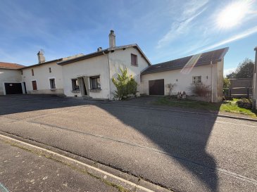 Nouveauté en exclusivité !!!.  Ensemble immobilier a rénover comprenant une maison de village avec 3 chambres, un bureau, un grand salon séjour, une cuisine et véranda, une grange sur le coté, grand grenier aménageable, écurie, garage, dépendances et caves. Joli jardin sur l'arrière.
 Très beau potentiel à developper. Amateur de travaux ce bien est pour vous !!
 Les informations sur les risques auxquels ce bien est exposé sont disponibles sur le site Géorisques : www.georisques.gouv.fr