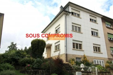 Belle grande maison libre des 3 côtés située sur un beau terrain de 5a38 au centre de la Ville de Dudelange.<br><br>La maison dispose de<br><br>Sous-sol : Chaufferie, buanderie avec accès au jardin , cave et garage pour 1 voiture.<br><br>Rez-de-chaussée : Hall d\'entrée, cuisine, grand living/salle à manger, vestiaire, 1 WC séparé et jardin exposé Sud/Ouest.<br><br>Etage 1:  Palier, 3 chambres à coucher et bureau<br><br>Etage 2 : Palier, 3 chambres à coucher et salle de bain.<br><br>Grenier :  Stockage<br><br>La maison dispose d\'un grand potentiel.<br><br>Travaux de rénovation à prévoir.<br><br><br>La rue Lentz se trouve au centre de Dudelange à proximité de la nouvelle zone piétonne, commerces, arrêt de bus?etc<br>