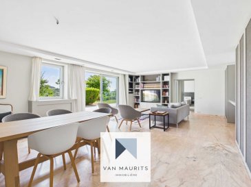 Idéalement situé au calme sur les hauteurs de Rameldange (commune de Niederanven) et bénéficiant d'une magnifique terrasse avec une vue panoramique sur la campagne, ce très bel appartement de 125m² habitables a été entièrement rénové en 2016 (électricité, plomberie, fenêtre et isolation). Les façades du bâtiment refaites en 2023.

Il se compose comme suit :

Au rez-de-jardin : une grande entrée de ± 7m² avec un grand placard intégré ; d'un séjour de 55m² avec ses baies vitrées ouvrant sur la terrasse de ± 40m², le jardin ; une cuisine équipée de ± 7.50m² ; une chambre parentale de ± 18m² avec son dressing et sa salle de douche à l'italienne de ± 5m² ; 2 chambres de ± 13 et 10m² ; une salle de bain ; une buanderie - débarras de ± 3m² ; une cave (n° 27) se trouvant au même étage de ± 4m².

Au sous-sol : un emplacement de parking n° 4

Détails :
Rénovation complète en 2016, et façades immeuble 2023
Matériaux haut de gamme
Une vue panoramique sans vis-à-vis
CPE - F - G