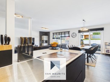 Wincheringen - Maison familiale de 170 m² offrant davantage d'espace à proximité immédiate du Luxembourg

Pour les acquéreurs à la recherche d'une maison familiale au Luxembourg, cette propriété moderne située à Wincheringen constitue une alternative particulièrement intéressante : environ 170 m² habitables, trois chambres, de généreux espaces de vie, deux salles d'eau, un grand garage, plusieurs emplacements de stationnement ainsi qu'une terrasse avec accès direct au jardin, tout en restant facilement accessible depuis le Luxembourg.

Construite en 2022 sur un terrain d'environ 5,8 ares, la maison convient particulièrement aux familles qui souhaitent disposer de volumes confortables et d'un véritable espace de vie, sans devoir porter leur budget immobilier au-delà du million d'euros.

Le niveau d'entrée s'ouvre sur un hall d'environ 9 m² et mène directement au cœur de la maison : un vaste et lumineux séjour avec salle à manger d'environ 54 m². Ses dimensions généreuses offrent tout l'espace nécessaire pour la vie quotidienne en famille comme pour recevoir.

La cuisine équipée attenante d'environ 16 m² offre de nombreux plans de travail et espaces de rangement. Un WC séparé d'environ 3 m² complète ce niveau.

Les pièces de vie s'ouvrent sur une terrasse d'environ 20 m² donnant directement accès au jardin commun. Le terrain et le jardin sont détenus en copropriété à parts égales avec la propriété voisine.

Un grand garage d'environ 34 m² offre suffisamment d'espace pour les véhicules, mais aussi pour les vélos, le matériel de sport et du rangement supplémentaire. La propriété dispose également de plusieurs emplacements de stationnement extérieurs, un véritable avantage pour les ménages possédant plusieurs véhicules ou recevant régulièrement des visiteurs.

À l'étage, la maison comprend trois chambres d'environ 10 m², 19 m² et 23 m². Les deux plus grandes offrent des volumes particulièrement confortables, tandis que la troisième peut parfaitement convenir comme chambre d'enfant, chambre d'amis ou bureau.

Une vaste salle de bain familiale d'environ 13 m² est équipée d'une baignoire, d'une douche séparée et d'un WC. Une seconde salle de douche d'environ 4 m² apporte un confort supplémentaire appréciable au quotidien, notamment pour une famille.

La propriété est équipée d'une pompe à chaleur et associe une construction récente à une distribution fonctionnelle pensée pour un mode de vie confortable.

L'un des principaux atouts de cette maison réside dans l'équilibre qu'elle offre entre espace, confort moderne et prix. Proposée à 760 000 €, elle offre environ 170 m² habitables, un grand garage, plusieurs emplacements de stationnement et de généreux espaces de vie - une alternative particulièrement intéressante pour les acquéreurs qui concentrent autrement leurs recherches exclusivement sur le Luxembourg.

Pour les ménages travaillant au Luxembourg mais souhaitant davantage d'espace pour leur budget, Wincheringen permet de rester étroitement connecté au Luxembourg tout en bénéficiant des avantages d'une maison familiale moderne et spacieuse.

La commission d'agence à charge de l'acquéreur, d'un montant de 3,57 % du prix de vente, TVA comprise, est exigible lors de la signature de l'acte notarié.