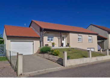 Beau pavillon plein pied de 2001 sur cave aménagée, idéalement situé au calme sans passage de 149 m².  
Au RDC une belle pièce de vie avec une clim réversible, une cuisine équipée donnant sur le jardin avec une dépendance, une petite piscine hors sol pour se rafraîchir, un terrain d'une surface de 6.58ares, 3 chambres, 1 salle de bains entièrement rénovée, 1 WC indépendant complètent le tout.  
La toiture est en excellent état, le chauffage est au gaz, les doubles vitrages en PVC blanc et pour votre confort, des volets solaires, 1 sous-sol, une buanderie, une pièce, 1 WC une douche un garage 2 voitures. Un deuxième garage avec un espace de stockage, un carport pour y loger un camping-car qui peut également servir d'abri voitures ou autres. La taxe foncière est de 565,00€  
  
Le prix est de 270000€ commission d'agence comprises