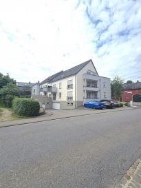 Immo Nordstrooss vous propose en exclusivité ce magnifique Appartement/Duplex au dernière étage dans le village verdoyant de Ell.

L'appartement se compose comme suit :

Un hall d'entrée vous accueil donnant accès au différentes pièces telles que 2 belle chambre à coucher, un débarras/local technique avec branchements prévus pour lave-linge et sèche-linge, un wc séparé et le lumineux Openspace living/salle à manger donnant vers balcon sans vis à vis avec coin cuisine ouverte et équipée et une salle de douche.

A l'étage vous découvrirez un espace hall de nuit déversant sur une chambre type mezzanine et espace dressing.

Au sous-sol vous disposerez d'un emplacement dans la buanderie commune.

Possible de se garer facilement alentour de l'immeuble.

Pour plus de renseignements ou une visite (visites également possibles le samedi sur rdv), veuillez contacter le 691 850 805.

Proposition de crédit/financement à taux compétitif d'une banque luxembourgeoise incluse dans nos services gratuit.