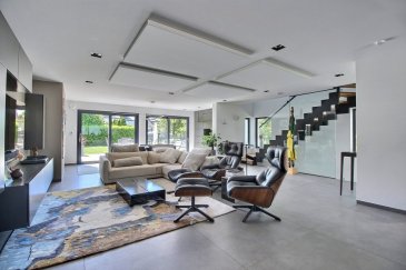 Contactez-le +352 621 323 867 pour cette annonce. 

Maison d'exception située dans une cité résidentielle très prisée à Olm (commune de Kehlen), au calme d'une impasse, à proximité de Capellen et Mamer.
Cette maison contemporaine achevée en 2019 allie esthétique, confort moderne et performance énergétique. Elle offre des prestations premium, un jardin aménagé, une salle de fitness et pas moins de cinq emplacements de stationnement. 


Caractéristiques générales :
Maison (construction achevée en 2019) 
Passeport énergétique : classe A-B
Surface généreuse, finitions haut de gamme 
Jardin clôturé avec terrasse plein sud-ouest 


Technologie et confort :
Pompe à chaleur combinée à des panneaux solaires thermiques pour le chauffage de l'eau 
Installation photovoltaïque de 6,5 kW pour la production électrique en autoconsommation 
Chauffage au sol sur toute la surface habitable 
Triple vitrage pour un confort thermique et acoustique optimal 
Ventilation mécanique double flux avec récupération de chaleur 
Domotique KNX avec luminaires intégrés dans les plafonds design haut de gamme 
Système audiovisuel (AV) connecté pour une expérience multimédia intégrée 


 Disposition des espaces : 
Rez-de-jardin - Espace de vie: 
Hall d'entrée avec placard & WC séparé 
Grand séjour lumineux avec espace salle à manger 
Cuisine ouverte entièrement équipée (électroménagers de marque Miele) 
Accès direct à la terrasse et au jardin 

Étage supérieur 
Espace nuit : Trois chambres à coucher, dont une master suite avec dressing sur mesure et salle de bain privative 
Salle de bain supplémentaire avec douche à l'italienne 

Sous-sol entièrement aménagé : 
Salle de fitness privée 
Local technique Buanderie et espace de rangement 


Stationnement 
emplacements privés Garage fermé (2 voitures côte à côte) 
2 emplacements extérieurs devant la maison 
2 emplacements supplémentaires devant le garage 
Total : 6 emplacements de stationnement (intérieurs et extérieurs) 


Atouts supplémentaires : 
Environnement calme, verdoyant et sécurisé 
Proche des commodités, écoles et transports 
Maison connectée, écologique et économique à l'usage 
N'hésitez pas à nous joindre pour plus de renseignements.