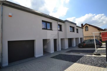 Magnifique maison jumelée de confort moderne, de 160 m², située à Dahleim à 15 min de Howald, comprenant: 

Au rez-de-jardin : une cuisine équipée ouverte sur le living donnant accès à une terrasse et un jardin, un WC séparé et un garde mangé.

Au rez-de-chaussé : une entrée, une suite parentale avec dressing attenant et salle de douche.

A l'étage : 3 chambres, une salle de bain et un palier amménageable en coin bureau.

Vous disposerez également d'un garage attenant à la maison pour une voiture avec un emplacement extérieur.

A proximité du nouveau quartier de la cloche d'or (15-20 min en voiture) et du ban de Gasperich (20-25 min) et du Findel.

Commune offrant un environnement idéal : calme reposant et en pleine nature, écoles, restaurants

 ---------- 
Magnificent semi-detached house with modern comfort, 160 m², located in Dahleim 15 minutes from Howald, comprising:

On the ground floor: an equipped kitchen open to the living room giving access to a terrace and a garden, a separate toilet and a pantry.

On the ground floor: an entrance, a master suite with adjoining dressing room and shower room.

Upstairs: 3 bedrooms, a bathroom and a landing that can be converted into an office area.

You will also have a garage attached to the house for one car with an outdoor parking space.

Near the new district of the Cloche d'Or (15-20 min by car) and the Ban de Gasperich (20-25 min) and Findel.

Commune offering an ideal environment: calm and relaxing in the heart of nature, schools, restaurants