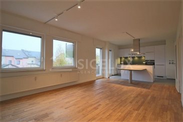 Dans un quartier relativement calme de Bonnevoie, à côté du Parc Kaltreis, Sigelux Real Estate vous propose ce bel appartement, 2 chambres, entièrement rénové.

Il se situe 57, rue Nicolas Martha L-2133 Luxembourg au 1er étage de la résidence Octave.

Sa surface habitable est de 90m2, il se compose :
- Grand couloir d’entrée
- Une cuisine toute équipée ouverte
- Living, salle à manger, balcon
- 2 grandes chambres à coucher 16 et 13m2
- Salle de bain avec WC
- Un débarras
- Une toilette séparée
- 1 emplacement de parking intérieur
- Cave
- Parquet, chauffage au gaz, buanderie…

Loyer : 1800 €
Charges : 280 €
Garantie locative : 3 mois de loyer

Frais d’agence : 1 mois de loyer + Tva