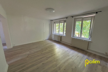 Très bel appartement au calme.  Appartement F3 idéalement situé à proximité de la gare et du centre-ville et rénové entièrement - 31, Boulevard de Riolles 54700 PONT A MOUSSON comprenant :
 Entrée, cuisine aménagée, séjour, 2 chambres, salle d'eau, WC, cave, garage
 Chauffage indivieul gaz - 58,26 m2
 Libre à la location 
 Les informations sur les risques auxquels ce bien est exposé sont disponibles sur le site Géorisques : www.georisques.gouv.fr