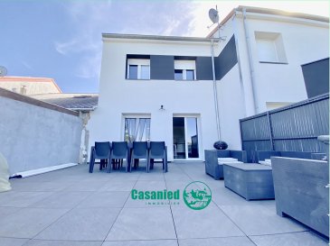 Maison Chemery Les Deux. Maison se composant d'une entée, d'un couloir, d'un dégagement, d'une pièce de vie avec accès terrasse et cuisine ouverte, de quatre chambres, d'une salle de bain (baignoire, lavabo et WC), d'un WC individuel, d'une terrasse, d'un garage, et d'un jardin.