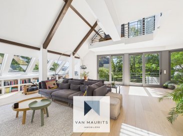 Cette maison individuelle avec un salon cathédrale, datant de 1984, a été entièrement rénovée en 2017. Elle est en parfait état et se trouve sur une parcelle de 6,08 ares, disposant de ± 310 m2, dont ± 220 m2 habitables. Le bien est situé à quelques pas du centre de Steinsel avec ses nombreux services et commerces. Il est composé comme suit :

Au-rez-de-chaussée, un séjour de ± 81 m2 comprenant un salon ainsi qu'une cuisine ouverte qui donne sur une salle à manger de ± 17 m2 avec une sortie sur une terrasse de ± 38 m2 et le jardin. Ce niveau comporte également une chambre de ± 16 m2, une seconde chambre de ± 14 m2, une salle de douche de ± 5 m2 et un wc séparé de ± 3 m2.

L'escalier en bois dessert le 1er étage. Une mezzanine de ± 22 m2 conduit vers deux chambres : une de ± 16 m2 et une deuxième de ± 27 m2 incluant une salle de bain privative (baignoire, double vasque, wc).

Au sous-sol, un hall d'entrée de ± 17 m2, un spacieux garage de ± 60 m2, un bureau/salle de sport de ± 9 m2, un wc séparé de ± 1 m2, une cave de ± 5 m2 et une buanderie de ± 18 m2.

Généralités :
- Situé dans la commune prisée de Steinsel ;
- Libre de 4 côtés ;
- Orienté sud-ouest, très lumineux ;
- Salon cathédrale avec une hauteur de 5 m ;
- Etat impeccable, aucuns travaux à prévoir ;
- Chauffage au gaz de 2017 ;
- Fenêtres en double vitrage, en bois et pvc, volets électriques ;
- Alarme ;
- Vaste jardin bien entretenu ;
- Belles balades forestières et piste cyclable facilement accessibles ;
- Proximité des écoles, commerces et transports publics.

Agente responsable: Katia Gravière au 661 33 29 82 ou katia@vanmaurits.lu