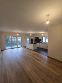 Immo Nordstrooss, vous présente cet bel appartement de +/- 103.5 m² situé à Diekirch construit en 2023.

Celui-ci se compose comme suit :

- Cuisine équipée ouverte sur salon/salle à manger avec accès à un balcon,
- 2 grande chambres à coucher,
- Salle de douche et baignoire et fenêtre,
- Débarras.
À ce bien s'ajoute aussi une cave privative, une buanderie privative aussi et un emplacement intérieurs.

Disponibilité à partir du 15 février 2026!

Conditions :  
CONTRAT DE TRAVAIL CDI OBLIGATOIRE 
Loyer 1.700 € + 375 € de charges 
Caution 2 mois de loyer  
Frais d'agence 1 mois de loyer 17 % de TVA 

A présenter: 
- 3 dernières fiches de salaire, 
- Copie du contrat de travail CDI 
- Copie de votre carte d'identité 

Pour tout complément d'information et/ou la documentation détaillée, contactez-nous au tél: 691 850 805.