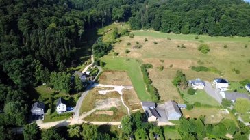 Situé dans une NOUVELLE cité exclusivement résidentielle, un Terrain à bâtir de 3.19 ares (Lot 8) pour la construction d'une maison uni-familiale présentant 3 côtés libres.

À vendre sans contrat de construction mais avec autorisation de bâtir incluse dans le prix de vente annoncé.

Les Plans de la future maison sont disponibles sur demande.