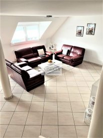 L\'agence CIMOLUX vous propose un bel appartement/duplex situé à Esch/Lallange dans une rue calme et proche des commodités avec une superficie de +/-113m2.<br><br>Le duplex dispose:<br>Au rdch: un hall d\'entrée, un salon/salle à manger, une cuisine équipée séparé, un WC séparé et une chambre avec sortie sur le balcon.<br>Au 1er étage: une salle de bain et 2 chambres dont une avec dressing.<br>De plus, le duplex dispose un garage box fermé et une cave.<br><br>Prix 669.000€ <br>(frais d\'agence compris 3% + Tva 17 % à la charge du vendeur)<br><br>Pour plus d\'informations n\'hésitez pas à nous contacter on parle français, allemand, luxembourgeois, anglais, portugais et italien.<br><br>Pour l\'obtention de votre crédit, notre relation avec nos partenaires financiers vous permettront d\'avoir les meilleures conditions.