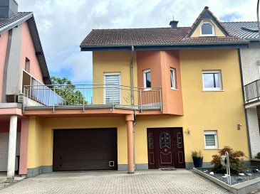 MANSO IMMO vous propose en exclusivité cette charmante et très lumineuse maison idéalement située à LAMADELAINE, uniquement 7 minutes à pied de la gare ferroviaire. Erigée sur une parcelle de 2,96a ayant une surface totale supérieure à 200m2 et offrant 3-4 chambres cette maison offre le confort et la tranquillité nécessaire au quotidien.

Dans une rue sans issue elle est repartie sur +-140m2 habitables et se compose comme suit:

Rez-de-chaussée: 
- Accessible par la porte principale ou par le garage vous aurez un vaste hall d'entrée avec un long couloir desservant toutes les pièces à ce niveau. Le garage offre la possibilité de stationner deux véhicules tout en ayant la possibilité de faire du stockage. Un local technique avec espace buanderie ayant un coin d'eau. On y ajoute un local de rangement et une vaste pièce de 21m2 donnant accès à une première terrasse et au jardin. Trois emplacements de stationnement extérieurs et deux terrasses ainsi qu'un jardin arboré s'ajoutent à ce niveau.

Premier étage: 
- Accessible par de très lumineuses et larges escaliers vous arrivez à la pièce principale de cette maison. Un vaste espace ouvert ayant un coin salon, une vaste partie salle à manger. Un parfait espace pour les familles nombreuses offrant 3 sorties vers la terrasse périphérique. On ajoute également un local stockage / débarras et un WC séparé. Nous y trouverons également une cuisine totalement équipée et séparée. La cuisine étant pratique et fonctionnelle, idéale pour chaque amateur de cuisine. 

Deuxième étage: 
- Un hall de nuit qui nous donne accès à trois chambres à coucher dont une avec un coin dressing. Une grande salle de bains avec baignoire, douche et bidet complètent ce niveau.

Des emplacements de stationnements privatifs, terrasses et un beau jardin sont quelques atouts pour passer des moments agréables familiaux ou amicaux.

Proche de toutes commodités nécessaires au quotidien, mais et surtout de la gare ferroviaire et autres transports publics, service scolaire, parcs à la promenade. Cette maison vous séduira par sa localisation et sa luminosité.

Toutes les indications sont basées exclusivement sur les informations mises à notre disposition par nos clients. Nous n'assumons aucune garantie quant à l'exactitude et l'actualité de ces indications.

Les prix affichés s'entendent frais d'agence inclus de 3% + 17%TVA. Les honoraires d'agence sont à charge des vendeurs.

Pour plus d'informations, photos ou convenir d'un rendez-vous, vous pouvez nous contacter au :
352 24 51 33 79 info@mansoimmo.lu


MANSO IMMO bietet Ihnen exklusiv dieses charmante und sehr helle Haus in idealer Lage in LAMADELAINE, nur 7 Gehminuten vom Bahnhof entfernt. Das Haus steht auf einem 2,96 a großen Grundstück mit einer Gesamtfläche von über 200 m² und verfügt über 3?4 Schlafzimmer. Es bietet den Komfort und die Ruhe, die man im Alltag braucht.

Es liegt in einer Sackgasse, hat eine Wohnfläche von ca. 140 m² und ist wie folgt aufgeteilt:

Erdgeschoss: 
- Über die Haupteingangstür oder die Garage gelangen Sie in eine großzügige Eingangshalle mit einem langen Flur, der zu allen Räumen auf dieser Ebene führt. Die Garage bietet Platz für zwei Fahrzeuge und verfügt zudem über Stauraum. Ein Technikraum mit Waschküche und Wasseranschluss. Hinzu kommen ein Abstellraum und ein großzügiger Raum von 21 m², der Zugang zu einer ersten Terrasse und zum Garten bietet. Drei Außenparkplätze, zwei Terrassen sowie ein mit Bäumen bepflanzter Garten runden diese Etage ab.

Erster Stock: 
- Über eine sehr helle und breite Treppe gelangen Sie in den Hauptraum dieses Hauses. Ein großzügiger offener Bereich mit einer Sitzecke und einem weitläufigen Essbereich. Ein perfekter Raum für große Familien, der drei Ausgänge zur umlaufenden Terrasse bietet. Hinzu kommen ein Abstellraum und ein separates WC. Außerdem befindet sich hier eine komplett ausgestattete, separate Küche. Die Küche ist praktisch und funktional und somit ideal für jeden Kochbegeisterten. 

Zweiter Stock: 
- Ein Flur, von dem aus man zu drei Schlafzimmern gelangt, von denen eines über einen Ankleidebereich verfügt. Ein großes Badezimmer mit Badewanne, Dusche und Bidet rundet diese Etage ab.

Private Parkplätze, Terrassen und ein schöner Garten sind nur einige der Vorzüge, um angenehme Momente mit der Familie oder mit Freunden zu verbringen.

In der Nähe aller für den Alltag notwendigen Einrichtungen, vor allem aber des Bahnhofs und anderer öffentlicher Verkehrsmittel, des Schulbusdienstes sowie von Parks und Promenaden. Dieses Haus wird Sie durch seine Lage und seine Helligkeit begeistern.

Alle Angaben basieren ausschließlich auf den Informationen, die uns von unseren Kunden zur Verfügung gestellt wurden. Wir übernehmen keine Gewähr für die Richtigkeit und Aktualität dieser Angaben.

Die angegebenen Preise verstehen sich inklusive Maklergebühren in Höhe von 3 % + 17 % MwSt. Die Maklergebühren gehen zu Lasten der Verkäufer.

Für weitere Informationen, Fotos oder zur Vereinbarung eines Termins können Sie uns kontaktieren unter:
352 24 51 33 79 info@mansoimmo.lu


MANSO IMMO is pleased to offer you, on an exclusive basis, this charming and very bright home ideally located in LAMADELAINE, just a 7-minute walk from the train station. Built on a 2.96a lot with a total floor area exceeding 200m2 and featuring 3?4 bedrooms, this home offers the comfort and tranquility you need for everyday life.

Located on a cul-de-sac, it offers approximately 140m2 of living space and is laid out as follows:

Ground Floor: 
- Accessible through the main door or the garage, you'll find a spacious entry hall with a long hallway leading to all the rooms on this level. The garage can accommodate two vehicles and also provides storage space. A utility room with a laundry area featuring a sink. There is also a storage room and a spacious 21-square-meter room providing access to a first terrace and the garden. Three outdoor parking spaces, two terraces, and a tree-lined garden are also located on this level.

First Floor: 
- Accessible via a very bright and wide staircase, you arrive at the main living area of this home. A spacious open-concept layout featuring a seating area and a large dining area. A perfect space for large families, offering three exits to the wraparound terrace. There is also a storage room and a separate half-bath. You'll also find a fully equipped, separate kitchen here. The kitchen is practical and functional, ideal for any cooking enthusiast. 

Second floor: 
- A hallway leading to three bedrooms, one of which includes a walk-in closet. A large bathroom with a bathtub, shower, and bidet completes this level.

Private parking spaces, terraces, and a beautiful garden are just a few of the features that make this a wonderful place to spend quality time with family or friends.

Close to all the amenities needed for daily life, but especially to the train station and other public transportation, school services, and parks for walks. This home will charm you with its location and its abundance of natural light.

All information is based exclusively on the details provided to us by our clients. We make no guarantees regarding the accuracy or timeliness of this information.

The listed prices include agency fees of 3% plus 17% VAT. The agency fees are the responsibility of the sellers.

For more information, photos, or to schedule a viewing, please contact us at:
352 24 51 33 79 info@mansoimmo.lu