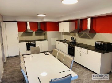 IMMO-CASA vous propose à Dudelange, des chambres meublées neufs , avec finitions haut standing, la maison offre 9 chambres meublées pour 11 occupants.<br>Chaque chambre possède une salle de douche avec WC<br><br><br>RCH<br>Cusine séjour 23,07 m2 terrasse 10m2<br>Ch1 10,15 m2 salle de douche 2,81m2 terrasse 10m2. 900euro<br>1er étage<br>Ch2 10m2 salle de douche avec WC 2,71m2 balcon 2,64 m2. 900euro<br>Ch 3 12,37m2 salle de douche avec WC 2,64m2. 950euro<br>Ch4 11,11 m2 salle de douche avec WC 3,84m2 terrasse 1,76 m2. 950euro<br>Ch5 20,13 m2 salle de douche avec WC 2,35m2 balcon 2,64m2 pour deux personnes cuisine équipée. 2x750euro<br><br>2ème étage<br>Ch6 10,36m2 salle de douche avec WC 2,71m2 balcon 2,64m2. 900euro<br>Ch7 12,37m2 salle de douche avec WC 2,64m2 950euro<br>Ch8 11,36m2 salle de douche WC 3,24m2 terrasse 1,76m2. 950euro<br>Ch9 pour deux personnes 20,04m2 salle de douche avec WC 2,34m2, balcon2,64m2 cuisine équipée<br>2x750euro<br><br>Wifi gratuit dans tout l immeuble<br>Parking gratuit à 50 m<br>Arrêt de bus à côté<br>Proche du centre ville<br><br>Sous-sol<br>Local pour repassage équipée 15,50m2<br>Local poubelles 8,02 m2<br>Buanderie équipée 7,61m2<br>Local vélos 10,93<br>Chaque chambre possède un lit , armoire,chaise,table,frigo,miroir,télé écran plat<br>Une prise ethernet receiveur satelite, wlan<br>Disponible de suite<br>Conditions CDI ,CDD,contrat à court terme,VIE,étudiants<br>Pas d\'enfants et pas d\' animaux<br>Durée de location:minimum 3 mois<br>Caution 1mois<br>Frais agence Prix location + TVA 17´%.<br><br />Ref agence :1906550