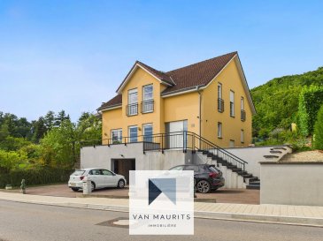 Située à Moutfort, dans la commune de Contern, cette maison individuelle, construite en 2004, a une superficie totale de± 310 m², comprenant ± 194 m² de surface habitable, sur un terrain de 7,65 ares. 
Cette propriété est à vendre et se présente comme suit : 

Au rez-de-chaussée, le hall d'entrée de ± 6 m² mène à un salon de ± 47 m², une salle à manger de ± 31 m² avec cuisine ouverte, un couloir de ± 6 m², un bureau de ± 9 m², et un toilette séparé. 
Une terrasse de ± 35 m² est accessible depuis le salon. 

Le premier étage comprend un palier de ± 14 m², quatre chambres de ± 15, 16, 17 et 17 m² et une salle de bains de ± 11 m² (avec double vasque, baignoire, douche, toilette et bidet). Au sous-sol, un palier de ± 9 m² mène à un garage de ± 60 m² pour deux/trois voitures, une chaufferie de ± 9 m², une buanderie de ± 10 m², une salle de stockage de ± 6 m², une cave de ± 16 m² et une pièce à ordures de ± 6 m². 

Détails supplémentaires :

Les sols sont carrelés et stratifiés dans les chambres, tandis que les murs, construits avec des blocs isolants ?Jasto?, sont peints. Les fenêtres en PVC double vitrage sont équipées de volets manuels. Le chauffage est assuré par une chaudière à gaz datant de 2025 avec chauffage par radiateurs. Le jardin est parfaitement entretenu et entièrement clôturé, parfait pour profiter des jours ensoleillés.
Cette maison est idéalement située dans un quartier résidentiel, proche du centre et de nombreuses commodités : crèches, écoles, commerces, transports en commun et installations sportives. Les amoureux de la nature apprécieront la proximité des forêts, des pistes cyclables et des sentiers de randonnée. 

Pour plus d'informations, veuillez contacter Nora au +352 691 136 875 ou nora@vanmaurits.lu.