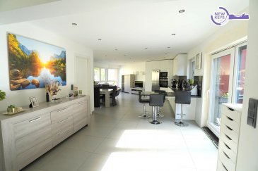 New Keys à le plaisir de vous présenter en exclusivité ce charmante maison de +/− 150m2 habitables avec 3 chambres, située à Lintgen.


Construite en 2018, elle se présente comme suit:

Au rez- de chaussée:
- Hall d'entrée;
- Garage pour 2 voitures;
- Buanderie;
- Locaux techniques;
 -Débarras;

Au 1er étage :
- Cuisine ouverte sur le salon de 62 mètres carrés avec accès terrasse;
- Salle de douche; 
- Terrasse;

Au 2ieme étage:
- 3 chambres à coucher ( +/− 27; 10; 15m2);
- Salle de bains;


Chauffage au sol /C.P.E.= B/B

Pour plus d'informations ou pour organiser une visite n'hésitez pas à nous contacter au 27 99 86 23 ou 661 120 388 ou par mail info@newkeys.lu

--------------------------------------------------------

Les prix s'entendent frais d'agence inclus dans le prix et payable par le vendeur.

Nous recherchons en permanence pour la vente et pour la location, des appartements, maisons, terrains à bâtir pour notre clientèle déjà existante.
N'hésitez pas à nous contacter si vous avez un bien pour la vente ou la location.

Estimation gratuite.

**** Découvrez tous nos autres biens sur notre site **** www.newkeys.lu