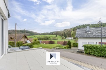 Die Doppelhaushälfte mit 4 Schlafzimmern liegt in einer ruhigen Nebenstraße im wunderschönen Mannebach.

Das 2022 erbaute Einfamilienhaus besticht von außen direkt mit seinen großen Fenstern, welche im Inneren zu jeder Tageszeit ein natürlicher Lichteinfall gewähren. Vor und neben dem Haus befinden sich mehrere Parkmöglichkeiten. 

Mit ihrem KfW55 Äquivalent Energieeffizienzhaus-Standard setzt sie neue Maßstäbe in Sachen Wohnkomfort. Die energiesparende und wartungsfreie Luft-Wärmepumpe kann sogar zur Kühlung genutzt werden.

Im Flur angekommen gelangen Sie zur linken Hand in das Gäste WC, weiter geradeaus ist der Heizung- und Technikraum zu betreten. 
Weiterhin führt der Flur Sie in den großen und offenen Wohn-, Ess- und Küchenbereich, welcher Ihnen genügend Platz zur persönlichen Entfaltung bietet. 
Außerdem gelangen Sie von hier auf die Terrasse vor dem Haus sowie auf die nordwestliche Terrasse mit Garten. 

Zurück im Flur führt Sie rechter Hand die Treppe ins 1. Obergeschoss. Hier sind insgesamt drei Zimmer angesiedelt, welche sich durch den guten Schnitt ideal als Kinderzimmer und/oder Gästezimmer nutzen lassen. 
Des Weiteren ist ein großes Badezimmer mit Dusche hier zu finden. Das Highlight des Hauses befindet sich die Treppe aufwärts im Dachgeschoss. Hier wurde von dem Bauherrn ein großzügiges und offen gestaltetes Master- Bedroom mit einem Duschbad vorgesehen. Der helle, südliche Balkon lädt zum Verweilen ein.

Die letzten drei Fotos zeigen mögliche Einrichtungsgegenstände für Küche und Badezimmer. Bitte beachten Sie, dass die zum Verkauf stehende Wohnung in diesen Bereichen noch nicht möbliert ist.

Weitere Informationen:
- Verfügbar ab: sofort 
- Zustand: Neu 
- Energieverbrauch: 43,7 kWh(m²/a) - Energieeffizienzklasse: A
- In fünf Kilometern erreichen Sie das umfassende Angebot von Saarburg
-12 km zur Grevenmacher
- Käuferprovision 3.51% wird vom Käufer bei der Unterzeichnung der notariellen Urkunde zahlbar

In Mannebach, in unmittelbarer Nähe finden Sie ein Brauhaus und mehrere Wanderwege. Innerhalb eines Umkreises von 7 km befindet sich alles, was Sie für den täglichen benötigen, u.a. in der Gemeinde Nittel einen DM-Drogeriemarkt, einen Netto Markendiscount, mehrere Bäckereien, eine Grundschule, eine Kita, einen Allgemeinmediziner und Tierarzt. In der Stadt Saarburg finden Sie zu dem weiterführenden Schulen und eine große Auswahl an Restaurants. 

Der Grenzübergang zu Luxemburg ist lediglich 11 km entfernt. Die nächste Bushaltestelle finden Sie in 300 m. Der nächste Bahnhof befindet sich in 7 km Entfernung. Den Flughafen in Luxemburg erreichen Sie in 31 km.

Juha Ahonen
juha@vanmaurits.lu
+352 661 249 476

ENGLISH
The semi-detached house with 4 bedrooms is located on a quiet side street in the beautiful Mannebach.

The single-family home, built in 2022, impresses from the outside with its large windows, that allow natural light to enter the interior at any time of day. There are several parking spaces in front of and next to the house.

With its KfW55 equivalent energy efficiency house standard, it sets new standards in terms of living comfort. The energy-saving and maintenance-free air heat pump can even be used for cooling.

When you arrive in the hallway you will reach the guest toilet on the left-hand side and continue straight ahead to enter the heating and technical room. The hallway also leads you into the large and open living, dining and kitchen area, that offers enough space for personal development. From, here you can also access the terrace in front of the house and the north-western terrace with a garden. 

Back in the hallway, the stairs on the right take you to the first floor. There are a total of three rooms here, which can be ideally used as children's rooms and/or guest rooms thanks to their good layout. 
There is also a large bathroom with a shower here. 

The highlight of the house is the stairs up in the attic. The bright, southern balcony invites you to linger.
The last three photos show possible furnishings for the kitchen and bathroom. Please note that the apartment for sale in these areas is not yet furnished.

Additional Information:
- Available now
- Condition: New
- Energy consumption: 43.7 kWh (m²/a) - Energy efficiency class: A
- In five kilometres you can reach the comprehensive offering of Saarburg
-12 km to Grevenmacher
- Buyer's commission 3.51% is payable by the buyer upon signing the notarial deed

In Mannebach, in the immediate vicinity of the house, you will find a brewery and several hiking trails. Within a radius of 7 km, you will find everything you need for everyday life, including a DM drugstore, a Netto brand discount, several bakeries, a primary school, a daycare center, a general practitioner, and a veterinarian in the municipality of Nittel. In the city of Saarburg, you will find secondary schools and a large selection of restaurants.

The border crossing with Luxembourg is only 11 km away. The nearest bus stop is 300 m away. The nearest train station is 7 km away. Luxembourg Airport is 31 km away.

Juha Ahonen
juha@vanmaurits.lu
+352 661 249 476
