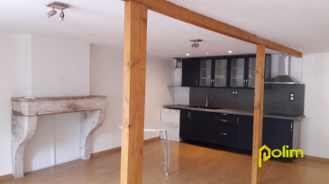 3 pièces de 69,41m2 Bel appartement proche de toutes commodi.  Appartement situé au 7 rue Etroite - PONT A MOUSSON 54700 comprenant : 
 - Une Entrée, Cuisine aménagée ouverte le séjour, 2 Chambres, Salle d'eau /WC 
 - Chauffage électrique - 69,41m2 
 Libre à la location le 21 février 2026

 Les informatiobns sur les risques auxquels ce bien est exposé sont disponibles sur le site Géorisques : www.georisques.gouv.fr
