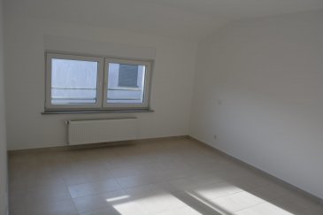 Fis immobilière vous présente un duplex neuf en location à Colmar-Berg pour un loyer de 1300€ par mois + 150 € de charges.

Le duplex comprend une cuisine équipée,  un spacieux living, une salle de douche avec douche italienne et WC, 2 grandes chambres de +ou- 15m2 chacune ainsi qu'un garage fermé avec une porte électrique et un emplacement de parking extérieur.

Les branchements pour le lave-linge et sèche l'inge sont dans l'appartement.
La résidence comprend une pièce commune pour les vélos, poussetes, ect.

Construit en 2017.

N'hésitez pas à nous contacter au 621 278 925 pour tout complément d'information ou pour une visite
