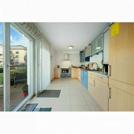 +++ APPARTEMENT AVEC JARDIN PRIVATIF +++

Appartement 2 chambres au sein d'une résidence située à Strassen rénovée en 2021, vendu avec une cave et un garage et JARDIN privatif, construit au 2005. 
A quelques centaines de mètres de Luxembourg-Belair. 
Surface : +/-80m2 selon cadastre vertical Disponibilité à convenir 

Disposition : Rez-de-chaussée
- Hall d'entrée 
- Cuisine équipée
- Débarras 
- Séjour 
- Terrasse 12,5m2 
- Jardin privatif
- 2 chambres à coucher 
- Salle de douche 
- WC séparé 
- Garage 1 voiture 
Sous-sol 
- Cave 
Situation : 

- À 2 minutes du réseau autoroutier 
- À quelques pas de la Route d'Arlon, de tous commerces et transports en commun 
- Supermarchés Delhaize, Lidl et Colruyt accessibles à pied 
- À 5 minutes du centre commercial Belle Etoile, 12min de City Concorde et Cloche d'Or 
- À 6 minutes de Luxembourg-ville

Pour tout renseignement complémentaire ou information veuillez nous contacter par email info@immonordstrooss.lu ou par Tél: 691 850 805.

Proposition de crédit/financement à taux compétitif auprès des banques Luxembourgeoise incluse dans nos services gratuits.