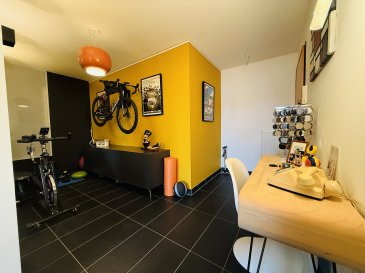 À vendre ? Sublime appartement lumineux à Pétange

Découvrez ce superbe appartement de 99 m², situé dans une résidence bien entretenue à Pétange, au 1er étage avec ascenseur. Spacieux, très lumineux et parfaitement agencé, il offre un cadre de vie confortable et fonctionnel.

Composition de l'appartement :
- Hall d'entrée accueillant
- Espace sport / bureau (idéal pour le télétravail ou le fitness)
- Salon / séjour lumineux avec accès direct au balcon
- Cuisine équipée moderne en open space
- WC séparé
- Grand dressing
- Salle de douche
- Spacieuse chambre à coucher

Annexes :
- Cave privative
- 1 emplacement de parking intérieur

Situation :

L'appartement bénéficie d'une situation idéale, dans un environnement calme et recherché, tout en étant à proximité immédiate de toutes les commodités :
- Gare accessible à pied
- Commerces, écoles et services à quelques minutes
- Accès rapide aux grands axes
- Forêt et espaces verts à proximité pour les promenades et activités de plein air

Un bien rare sur le marché, alliant espace, luminosité et emplacement stratégique, idéal pour un couple, une personne seule ou un investissement de qualité.

Surfaces et dimensions données à titre indicatif.

Pour plus d'informations ou pour organiser une visite, n'hésitez pas à nous contacter.

Moura Jemp
+352621216646