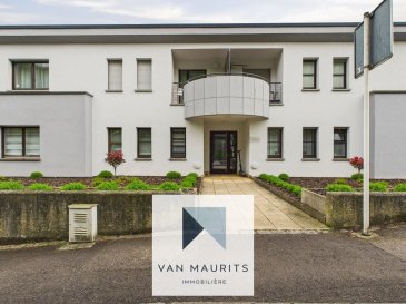 Situé à Luxembourg-Limpertsberg (156, rue Albert Unden), ce bureau offre une surface totale de ± 145 m² dont ± 79 m² habitables et se situe au rez-de-jardin d'un immeuble de cinq étages. Il dispose actuelment d'une chambre à coucher, mais la deuxième est facile à créer. Le bien se présente comme suit :

L'entrée avec vestiaire dessert un séjour de ± 34 m² (disposant d'armoires encastrées) avec sortie sur la terrasse, une cuisine separée de ± 10 m², une chambre de ± 18 m² avec sortiesur la terrasse et une salle de bain de ± 4 m² (avec lavabo et baignoire), l'appartement dispose également d'un wc séparé.

La spécifité de cet appartement consiste dans son espace de stockage de ± 66 m² en face de l'appartement et pouvant servir de local de stockage, archivage, local serveur, collection de vins, tableaux (...). Cette pièce est climatisée et sous alarme.

L'appartement bénéficie d'un emplacement de parking extérieur privatif (n°112), et d'une buanderie commune.

Détails complémentaires :

- Fenêtres en bois, double vitrage, volets manuels ;
- Chauffage au gaz par radiateurs ;
- Passeport énergétique *E-E* ;
- Belle terrasse, sans vis-à-vis ;
- Vue dégagée ;
- Porte d'entrée sécurisée ;
- Fibre optique ;
- Ascenseur ;
- Transports en commun à proximité.

Agent responsable : Katia Gravière au 661 33 29 82 ou katia@vanmaurits.lu
