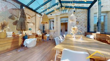 L'agence IMMOLORENA de Pétange, partenaire de la CHAMBRE IMMOBILIERE DE LUXEMBOURG, a choisi pour vous une superbe MAISON DE MAITRE  libre de 4 côtés (+- 180 m2) sur un terrain de 6,83 ares avec piscine chauffée, située à 15 minutes de Luxembourg. La maison a été construite dans les années 30 et complètement rénovée entre 2014 et 2022, belles finitions haut de gamme. La maison est située à Mont-Saint-Martin (FR), à proximité des transports en commun, écoles et de toutes commodités. Elle se compose comme suit :

RDCH
Un hall d'entrée de 9,62 m2
Cuisine entièrement équipée et salle à manger de 26,87 m2 donnant accès à la véranda
Véranda de 24,26 m2
Salon de 17,32 m2
Un hall/couloir de 1,31 m2
Un WC séparé de 2,01 m2
Un cellier/buanderie de 9,04 m2

1er étage (Espace Nuit)
Un hall de nuit de 8,72 m2
Première chambre de 17,56 m2
Deuxième chambre de 17,21 m2
Une salle de bain de 8,88 m2 équipée d’une douche et d’une baignoire

2ème étage
Un hall de nuit de 8,87 m2
Une chambre de 16,72 m2
Deuxième chambre de 17,49 m2 équipée d’une climatisation réversible
Une salle de bain de 8,11 m2 équipée d’une douche italienne

Caves :
Une cave à vin de 11,29 m2
Un atelier faisant 16,79 m2
Une cave de 16,80 m2 donnant accès à l’extérieur
Un local technique de 6,97 m2

A l’extérieur :
Un garage de 55 m2 pour 2 voitures
Très grande terrasse de 71,92 m2
Local technique de la piscine 24,26 m2
Un jardin 
Un terrain de pétanque
Une piscine chauffée 

CARACTERISTIQUES DE LA MAISON :

La maison a été complètement rénovée avec goût en 2013.
Double vitrage avec volets électriques.
Toiture en éternit en très bon état.
La maison est totalement isolée de l’intérieur.
Système d'alarme avec détecteur de mouvements.
La véranda, construite en 2022, est équipée d’une climatisation réversible.
DPE : C.C

Pas de frais d'agence pour le futur acquéreur

A VOIR ABSOLUMENT !!!!

Pour tout contact :
Joanna RICKAL : 621 365 640
Vitor Pires : 691 761 110

L'agence ImmoLorena est à votre disposition pour toutes vos recherches ainsi que pour vos transactions LOCATIONS ET VENTES au Luxembourg, en France et en Belgique.