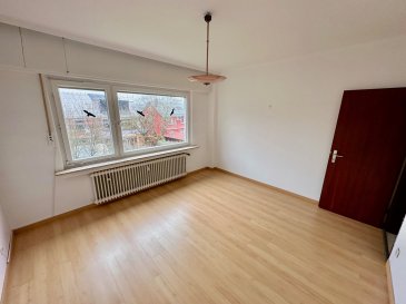 Le Bureau Immobilier Loewen-Kill présente à la vente cet appartement au premier étage d'une résidence à trois unités implantée dans une rue très calme et non passante (impasse) de Steinsel, se composant comme suit:

.Hall d'entrée 
.Cuisine, avec la possibilité d'ouvrir la pièce sur le salon/salle à manger.
.Salon/Salle à manger
.Salle de bains
.WC séparé
.Débarras
.Première chambre
.Deuxième chambre

L'appartement est complété par:
.Un garage
.Une cave

Derrière la résidence se trouve un jardin commun.

Des travaux de rénovations sont à prévoir dans l'appartement.

Nous sommes à votre disposition pour tout renseignement complémentaire et un rendez-vous de visite:
contact@loki.lu
 +352 27 56 28 90 

Les honoraires de négociation sont à la charge du vendeur et sont inclus dans le prix de vente affiché.