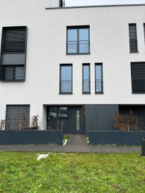 Triplex apartment with 4 bedrooms, gardens, terrace, and garage

?? Belvaux ? rue Wassertrap

Located in a quiet and sought-after residential area of Belvaux (rue Wassertrap), discover this superb triplex apartment offering a total area of 155.09 m², ideal for comfortable and modern family living.

?? Property description

The ground floor consists of a spacious living room with open kitchen measuring 47.54 m², bright and friendly, with direct access to the outdoor spaces. This level also includes:  
? a separate toilet,  
? a private front garden with private access,  
? a back terrace,  
? a private back garden, perfect for relaxing moments.

The 1st floor accommodates the sleeping area with:  
? a parental bedroom of 18.45 m²,  
? a second bedroom of 12.94 m²,  
? a bathroom,  
? a night hall.

The 2nd floor offers:  
? two additional bedrooms (14.93 m² and 15.95 m²),  
? a second bathroom,  
? a laundry room,  
? a night hall.

?? Annexes  
? Closed garage of 41.93 m²  
? Two private cellars

? Advantages

? Quiet location in Belvaux ? rue Wassertrap  
? Rare triplex apartment  
? 4 bedrooms / 2 bathrooms  
? Private outdoor spaces (gardens + terrace)  
? Garage + cellars  
? Generous volumes and functional distribution

?? Close to amenities, schools, transport, and main roads.

We invite you to contact:  
Moura Jemp  
Tel: +352621216646

Areas and dimensions are given for information only.