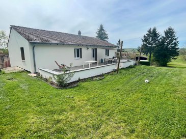 Maison F5. A 2km de Bouzonville coquette maison de village au calme, se composant d'une pièce de vie avec cuisine équipée, donnant sur terrasse, Un séjour, 3 chambres, salle de bains avec baignoire et douche, sous-sol avec 3 caves, buanderie. 
Grand garage et grand jardin avec une partie constructible.
Nombreuses prestations : borne de recharge pour véhicule électrique, VMC double flux, panneaux photovoltaïque, isolation extérieure, volets électriques.