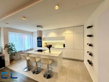 Superbe appartement rénové de 88 m² à Esch-sur-Alzette.;

Idéalement situé à Esch-sur-Alzette, juste en face de la gare et à proximité immédiate de toutes commodités (commerces, écoles, transports, restaurants), ce magnifique appartement traversant de 88 m² saura vous séduire par sa luminosité, ses volumes généreux et sa rénovation soignée.

Situé au 5? étage d'une résidence bien entretenue avec ascenseur, il offre une distribution harmonieuse et fonctionnelle :

- Un espace de vie convivial et lumineux, 
- Grand hall d'entrée accueillant
- Spacieuse pièce de vie comprenant un salon ouvert sur la salle à manger
- Cuisine moderne entièrement équipée
(L'espace de vie donne sur l'avant de l'immeuble)

- Deux belles chambres à coucher situées à l'arrière du bâtiment
- Salle de douche contemporaine
- WC séparé
- Débarras pratique pour le rangement

 Les atouts supplémentaires :

- Garage fermé privatif
- Cave privative
- Accès à un grenier commun
- (nouvelle installation chaudière)

Disponibilité à convenir. 
Les frais d'agence sont inclus dans le prix de vente et sont à charge du vendeur. 
Pour toute demande de visite ou informations complémentaires, n'hésitez pas à nous contacter au 265341 ou directement notre agent Mme VEIGAS au 621 505 621 ou par mail au cristina.veigas@cl-immo.lu