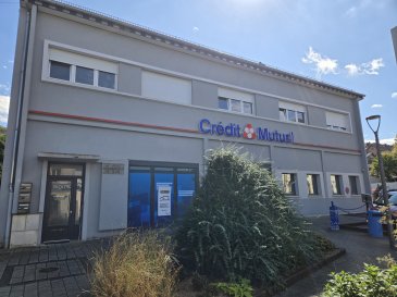 Découvrez un appartement exceptionnel à louer à Audun-le-Tiche, en France, proposé par Nemeth Immo. Cette propriété moderne est idéale pour ceux cherchant à résider dans un cadre paisible tout en profitant des commodités d'une belle ville française.

Détails de la propriété: Cet appartement lumineux de 60 m², construit en 2023, combine modernité et fonctionnalité. Avec deux pièces spacieuses, dont une chambre et une salle d'eau avec douche, il dispose d'une cave et d'une buanderie pour un espace de rangement supplémentaire. Grâce à sa cuisine ouverte équipée, il offre un cadre agréable pour cuisiner et recevoir. Vous disposerez également d'une place de stationnement en extérieur. Parmi ses autres caractéristiques, on note une connexion Internet par fibre optique, idéale pour un mode de vie connecté. Son isolation thermique est impeccable avec un certificat énergétique de classe C. Disponible à partir du 30 septembre 2026, ne manquez pas l'opportunité de vous installer dans cet espace confortable et pratique.

Commodités à proximité: Situé dans la charmante ville d'Audun-le-Tiche, ce quartier offre une atmosphère accueillante et agréable. Les écoles et établissements d'enseignement sont facilement accessibles, assurant une éducation de qualité pour les familles. Vous trouverez également des boutiques variées et des restaurants pour tous les goûts. Les espaces verts et options de loisirs ne manquent pas pour les amateurs de plein air. De plus, le système de transport est bien desservi, facilitant vos déplacements au quotidien.

Ne manquez pas cette opportunité incroyable! Planifiez dès maintenant une visite en nous contactant via le formulaire de contact ou par téléphone.