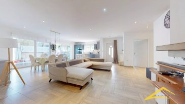 L'agence IMMO LORENA LUX SARL de Pétange à choisi pour vous cette splendide MAISON PLEIN PIED de 145 m2 habitables , insérée sur un terrain de 6 ares et 94 centiares , située a Harcourt Moulaine (FR), à proximité immédiate des commerces et des transports.

-  Hall d'entrée de 1,44 m2
- Une Cuisine toute équipée vers le double living de 54,04 m2 avec une cheminée, donnant accès vers la terrasse de 57,13 m2 et le jardin 
- Un hall du nuit de 4,62 m2 amenant à trois spacieuses chambres de 14,08 m2, 18,08 m2 et 24,02 m2
- Un Wc séparée de 3,81 m2
- Une très belle salle de bain avec douche et baignoire de 9,34 m2
- Deuxième salle de douche de 8,50 m2
- Grande garage pour 3 voitures minimum faisant 50 m2

CARACTERISTIQUES DE LA AMISON:

 -Maison construite en 2016
- Maison plein pied
- Triple vitrage
- Chauffage au sol
- Cheminée au bois
- Magnifique garage pour 3 voitures plus des emplacements à l'extérieur
- Chaudière au gaz
- Toiture en tuiles 
- Alarme

À VOIR ABSOLUMENT!

Taxe foncière: 1600 €
Taxe d'habitation: NEAN

Pour tout contact:
Joanna RICKAL: +352 621 36 56 40
Vitor Pires: +352 691 761 110


L'agence Immo Lorena est à votre disposition pour toutes vos recherches ainsi que pour vos transactions LOCATIONS ET VENTES au Luxembourg, en France et en Belgique.