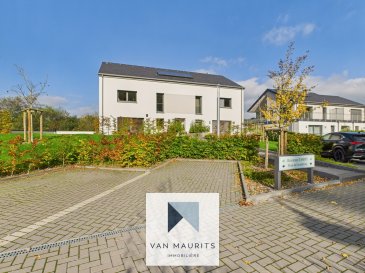 +++ Affaire à saisir +++ 

Située dans une rue calme à Eisenborn faisant parti de la commune de Junglinster, dans une résidence «Tammy» de 2022, ce beau duplex dispose d'une surface habitable de ± 165 m² pour une surface totale de ± 291 m².

Il se compose comme suit :

Au rez-de-chaussée, le hall d'entrée de ± 13 m² dessert 2 chambres à coucher de ± 16 m² chacune, une chambre de ± 26 m² avec un «walk-in dressing» donnant accès à une terrasse de ± 36 m², une salle de bain de ± 9 m² (baignoire, douche, double lavabo, wc, chauffe serviette), une salle de douche de ± 6 m² (douche, double lavabo, wc, chauffe serviette) et un débarras de ± 4 m² (avec raccord pour le sèche-linge et la machine à laver).

Le 1ier étage, comprend un hall d'entrée de ± 5 m² qui dessert un wc séparé de ± 2 m² (wc, lave mains) ainsi que le séjour de ± 50 m² qui donne sur une cuisine contemporaine de ± 15 m², équipée et aménagée avec un débarras de ± 5 m² et l'accès à une terrasse de ± 15 m².

Un grenier non aménagé et isolé, de ± 83 m² (surface au sol) offre une surface supplémentaire pour le rangement (machine à VMC).

Le sous-sol, dispose d'une cave privative de ± 15 m² avec un espace buanderie (légèrement surélevé pour les machines et lavabo) ainsi que 2 emplacements intérieurs de ± 14 m² chacun, ainsi qu'un local poubelle, un local technique et un local à vélos commun.

Généralités :

Construction de 2022 par *Stugalux*, Passeport énergétique A ? A ? A;

Triple vitrage sur châssis PVC ? aluminium, volets électriques;

Chauffage au gaz, chaudière à condensation, chauffage au sol;

Toiture en ardoise;

Panneaux solaires (eau chaude), parlophone à chaque étage ;

Porte d'entrée sécurisée avec isolation acoustique, portes intérieures de qualités;

Sol en parquet dans les 3 chambres et carrelage dans le reste du duplex;

Grande terrasse et balcon avec une vue dégagée et très agréable;

3 emplacements de parking (2 à l'intérieurs et 1 à l'extérieur);

Agent responsable: Nora Avdic au +352691136875 ou nora@vanmaurits.lu
