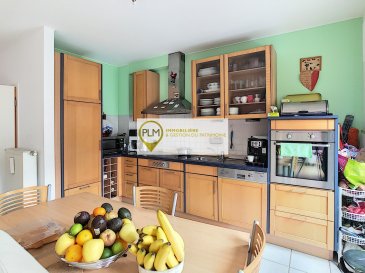 PLM Immobiliere & Gestion du Patrimoine vous propose au 2ème étage avec  ascenseur un bel appartement 2 chambres à coucher.

Situé dans un quartier calme et résidentiel, cette Résidence récente de 2005 est très bien entretenue.

Ce spacieux appartement  avec balcon profite d'une belle exposition côté Sud à l'arrière de la Résidence.

L'appartement se compose comme suit :  

- Hall d'entrée
- Cuisine ouverte sur un grand living  donnant accès au balcon
- Hall de nuit distribuant;
- 2 chambres à coucher de bonne dimension
-  Salle de bain (douche) 

Pour compléter l'ensemble, une place de parking dans la Résidence ainsi qu'une buanderie commune et cave privative!

N'hésitez pas à contacter Pierre-Laurent Morimont au 691.210.784. pour davantage de renseignements et visites.

EXPERT dans l'immobilier à la recherche constante d'objets à proposer à nos clients, nous proposons une estimation GRATUITE de votre bien dans les 48h!

