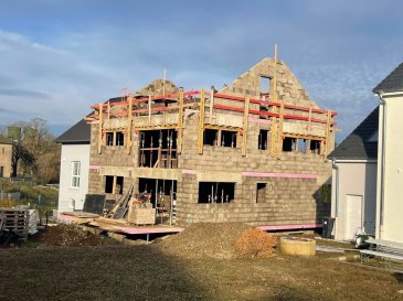 IMMO Nordstrooss vous propose un appartement en futur état d\'achèvement à Boulaide situé dans une rue calme.<br><br>Il dispose d\'une surface utile de /- 120m². La résidence est en cours de construction et sera achevée fin 1au septembre 2021.<br><br>Celui-ci se compose comme suit :<br>* Hall d\'entrée,<br>* Cuisine ouvert,<br>* Living/salle à manger,<br>* Hall de nuit,<br>* 2 chambre à coucher,<br>* Salle de bain avec wc,<br>*WC séparer,<br>* une cave,<br>* un garage<br>* un emplacement extérieur.<br><br>Infrastructures : Baschleiden est un village ardennais à proximité du Lac de la Haute-Sûre, faisant partie intégrante de la commune de Boulaide et du canton de Wiltz. Sur le plan scolaire, l\'école primaire et la maison relais de la commune sont installées à Harlange, à - 5 km de route de Baschleiden. Le Lycée du Nord se trouve à Wiltz. La ville de Wiltz avec ses commerces, restaurants, banques ainsi que les surfaces commerciales et banques à Pommerloch se trouvent également à proximité. <br><br>Pour plus de renseignements ou une visite (visites également possibles le samedi sur rdv), veuillez contacter le 691 850 805.